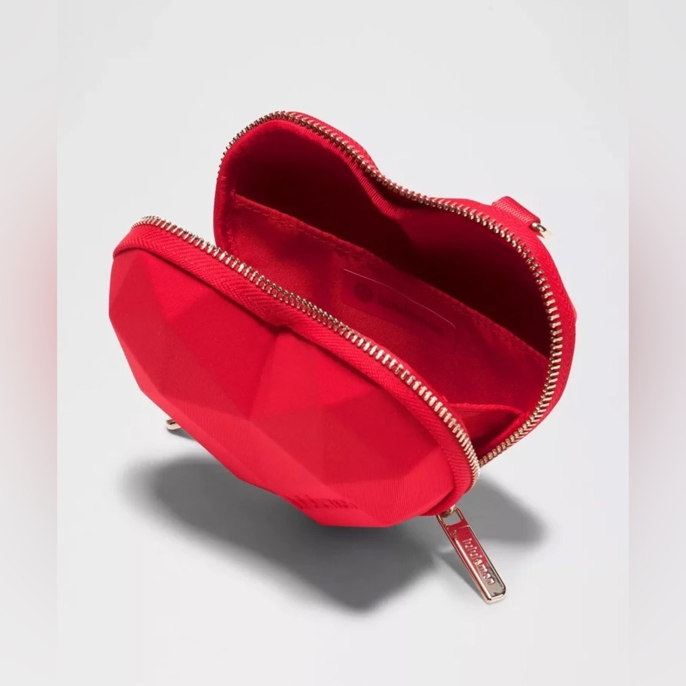 🆕❤️ Lululemon Heart Wristlet - Oxford Red - Picture 2 of 8